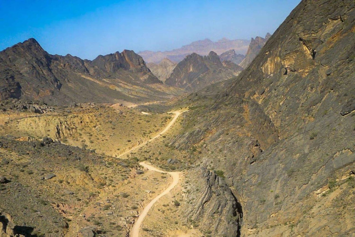 Heldagstur til Wadi Bani Awf-Balad Sayt-Nakhal Fort-Hot Spring
