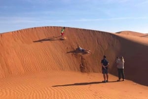 Von Muscat: Ganztägiger Ausflug nach Wahiba Sands-Wadi Bani Khalid