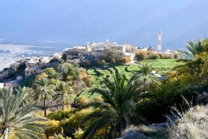 جولة ليوم كامل إلى قرية ويكان - قلعة نخل - الينابيع الساخنة