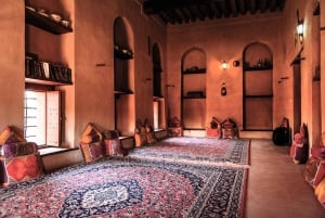Dagvullende tour in Oman: Betoverende forten van Nizwa en Jabreen