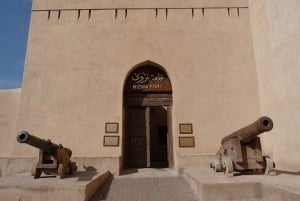 Dagvullende tour in Oman: Betoverende forten van Nizwa en Jabreen