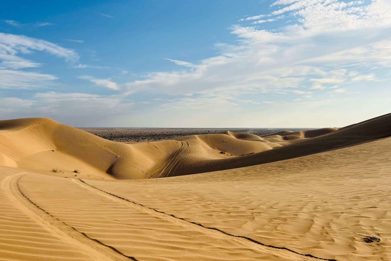 Magia dell'ora d'oro: Tour del tramonto nel deserto di Rub' Al Khali