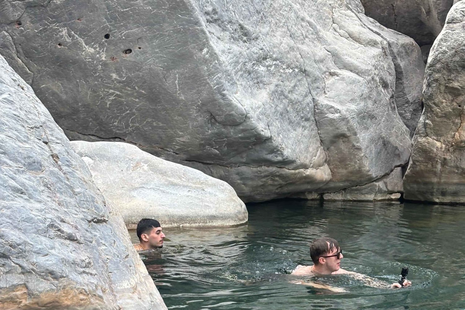 جولة صباحية مع مرشد: وادي مُعيد وبركة المز (حوالي 4 ساعات)