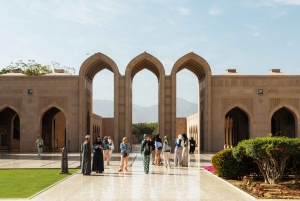 Wycieczka piesza z przewodnikiem po Wielkim Meczecie Sułtana Qaboosa w Maskacie