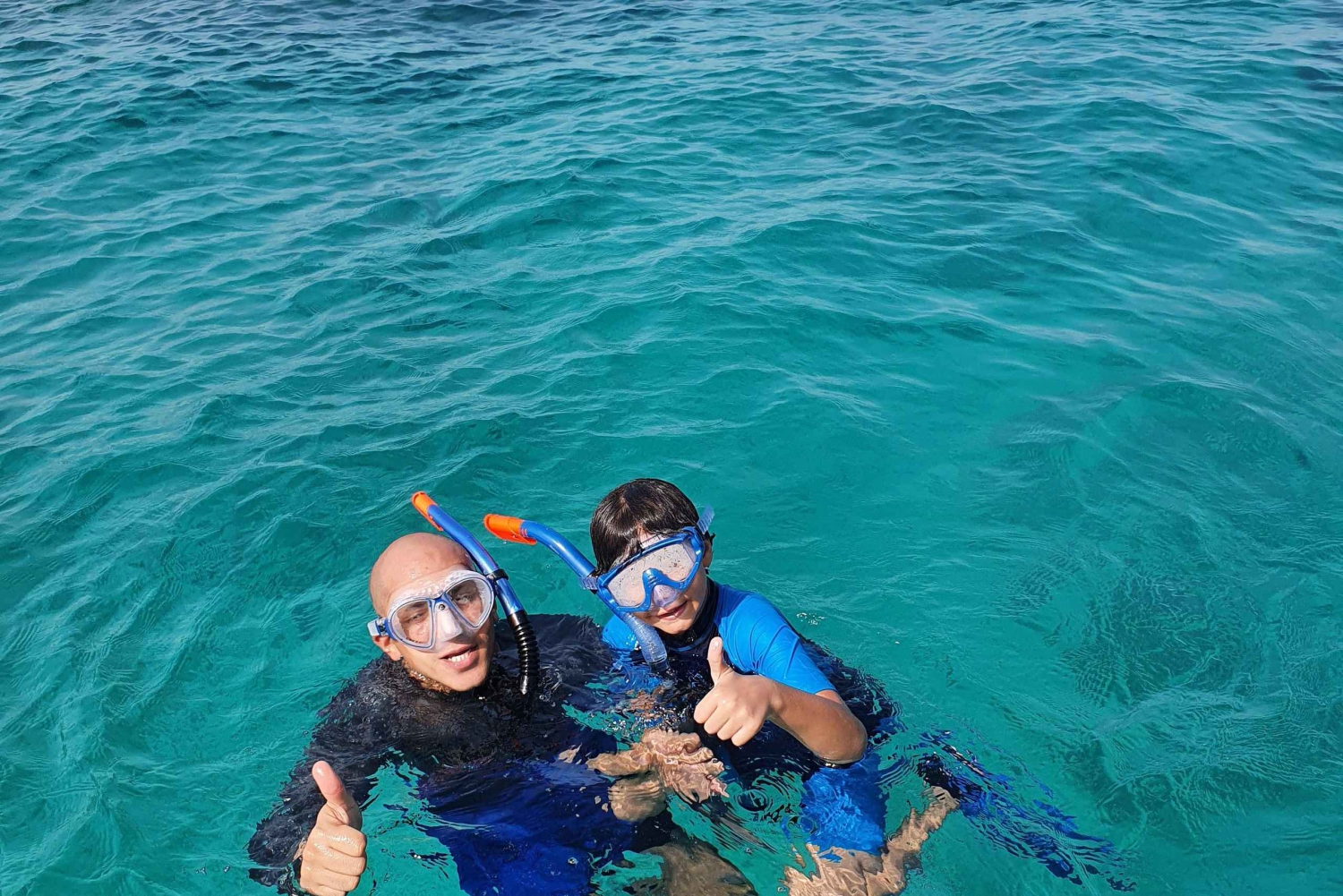 Halve dag snorkelen op de Dimaniyat-eilanden met een mini-jacht