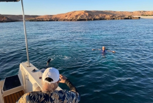 Halve dag snorkelen op de Dimaniyat-eilanden met een mini-jacht