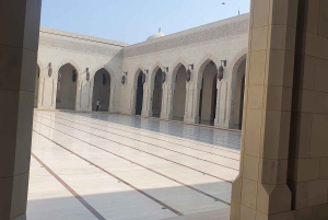 Основные моменты экскурсии по Маскату на личном автомобиле с гидом