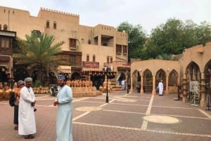 Excursion historique d'une journée à Nizwa, château de Jabreen, fort de Bahla