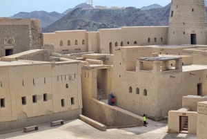 Excursion historique d'une journée à Nizwa, château de Jabreen, fort de Bahla