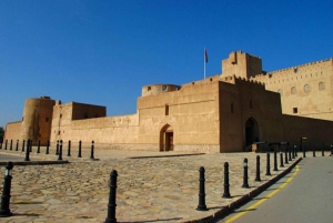 Excursion historique d'une journée à Nizwa, château de Jabreen, fort de Bahla