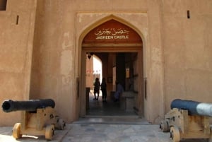 Excursion historique d'une journée à Nizwa, château de Jabreen, fort de Bahla