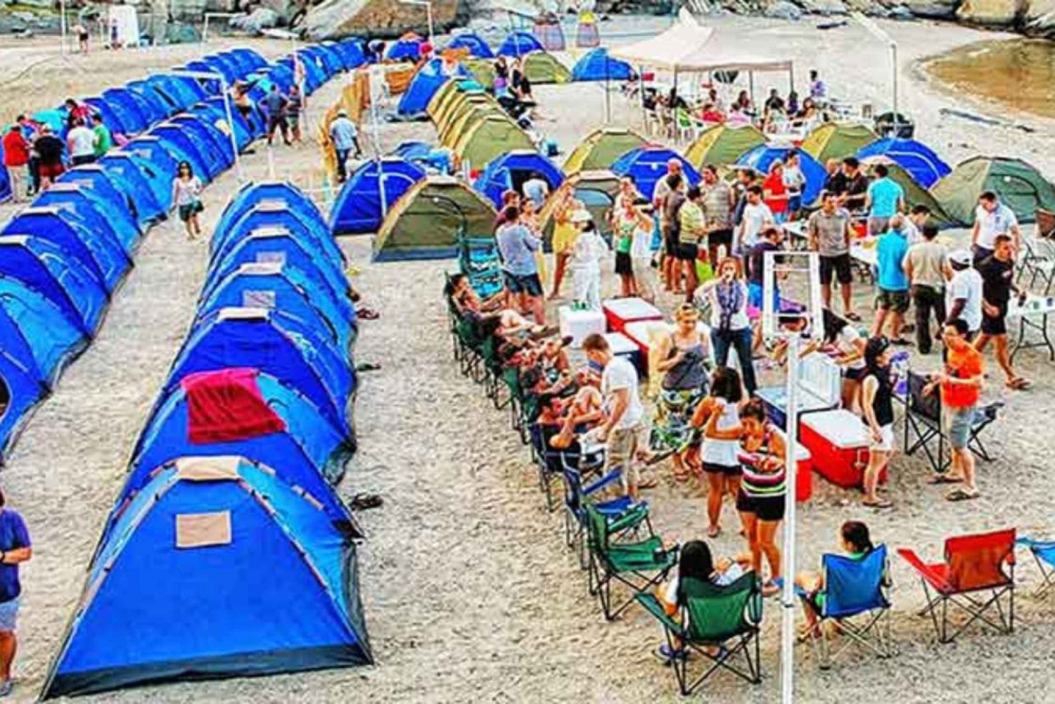 Khasab: Campeggio sulla spiaggia con crociera di un giorno con pensione completa