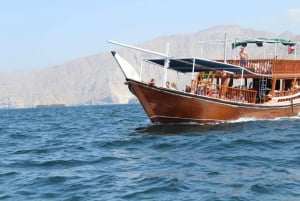 Khasab: Strandcamping mit einer Ganztags-Kreuzfahrt mit Vollpension