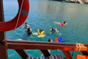 Khasab: Fjord Cruise with Snorkeling & Dolphin Sightings