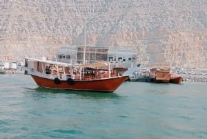 Jasab: Crucero de medio día en dhow, observación de delfines y snorkel