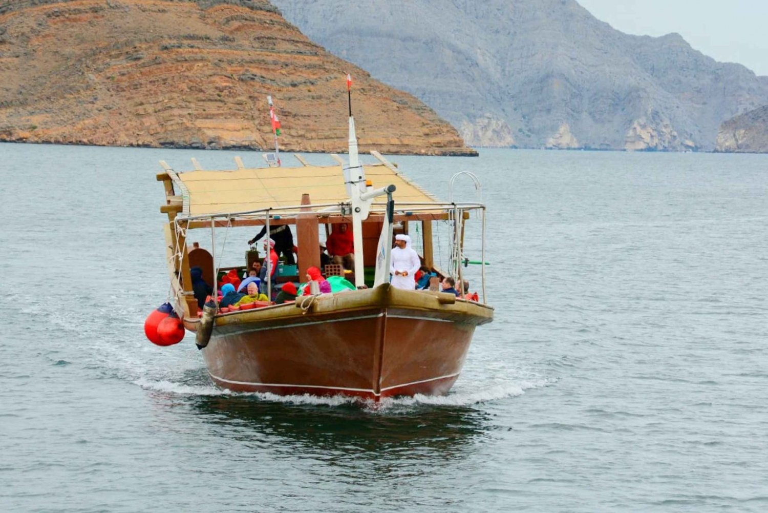 Khasab: Khor Sham Halve Dag Cruise met Snorkelen & Dolfijnen