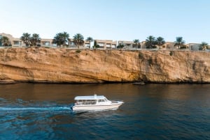 Muscat: tour in barca di 2 ore con vista sul tramonto