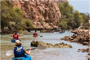 Mascate : expérience de kayak sur la plage d'Al Qurum au coucher du soleil