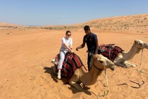 Muscat: Bidiya Desert Sunset Kameltur med transfer