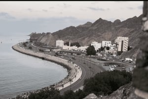 Maskat bei Nacht: Private Städtetour mit lokalem Chai & Snacks