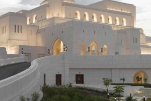 مسقط بالليل: جولة مدينة خاصة مع شاي محلي ووجبات خفيفة