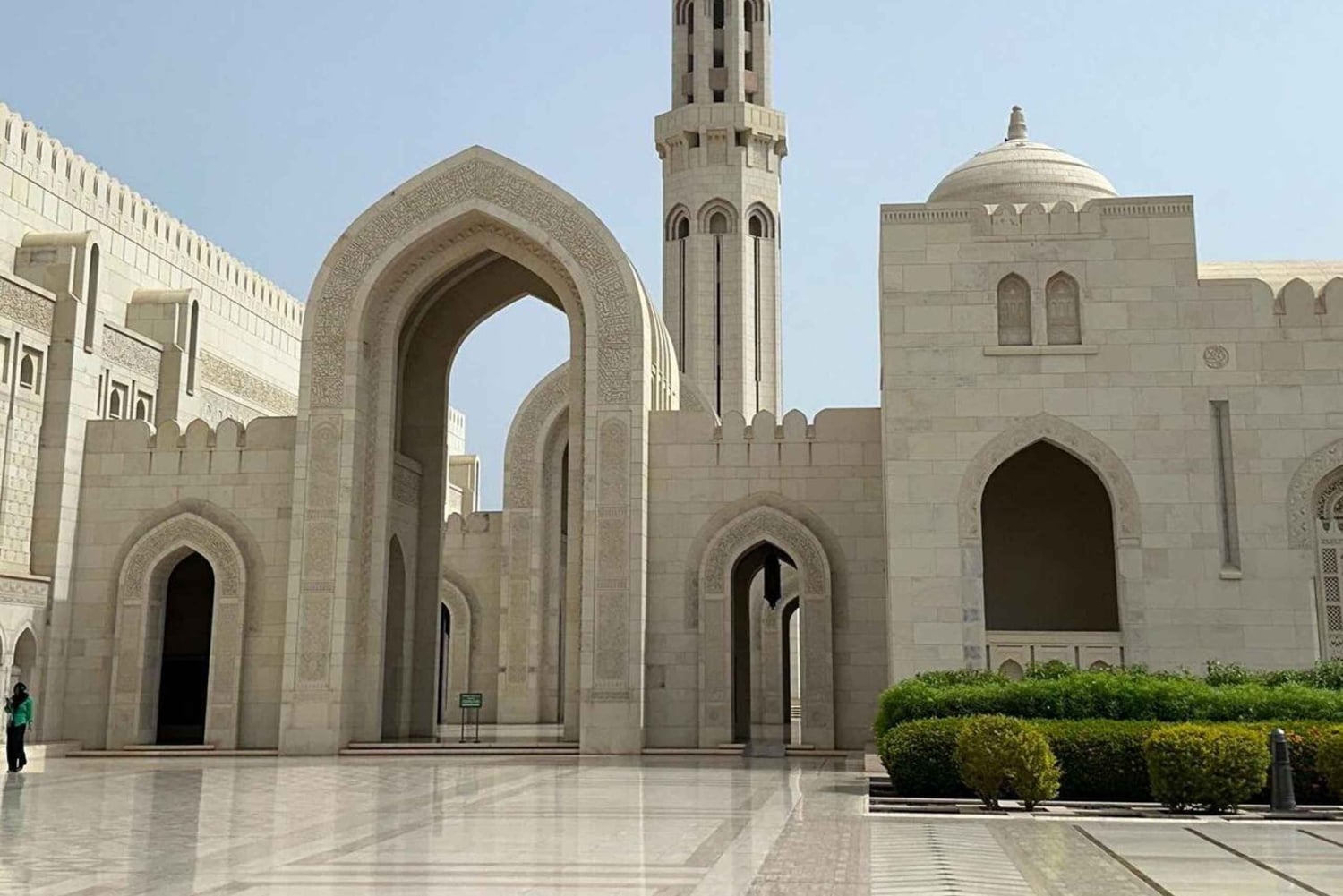 Visite de la ville de Mascate et vie avec un Omanais (voiture de luxe).