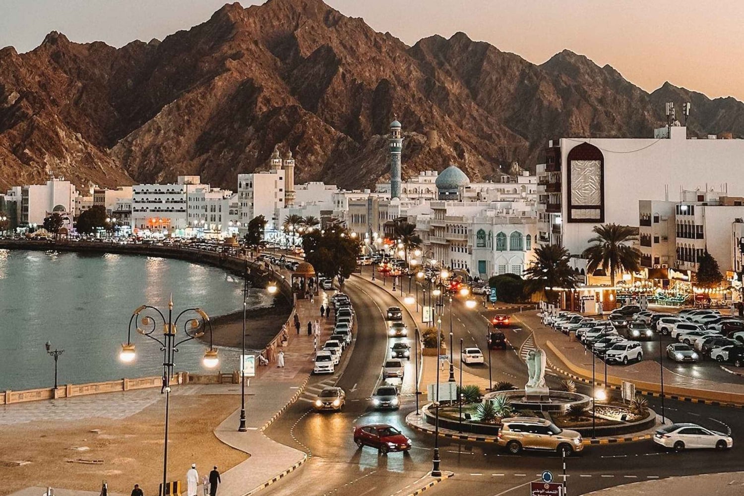 Visite de la ville de Mascate et vie avec un Omanais (voiture de luxe).