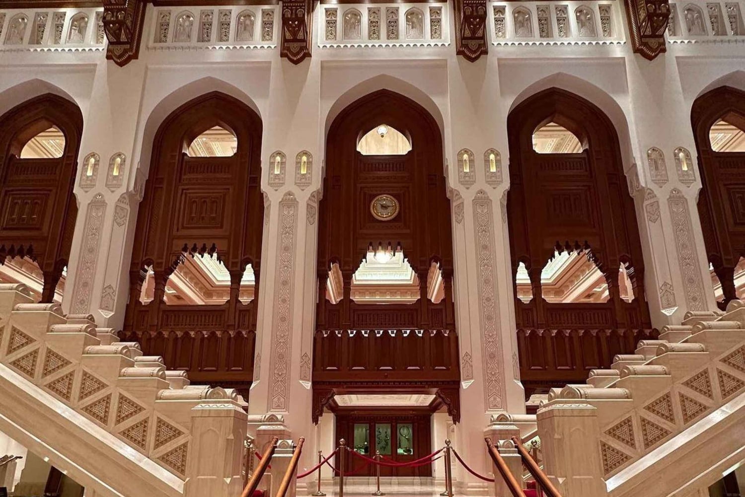 Visite de la ville de Mascate et vie avec un Omanais (voiture de luxe).