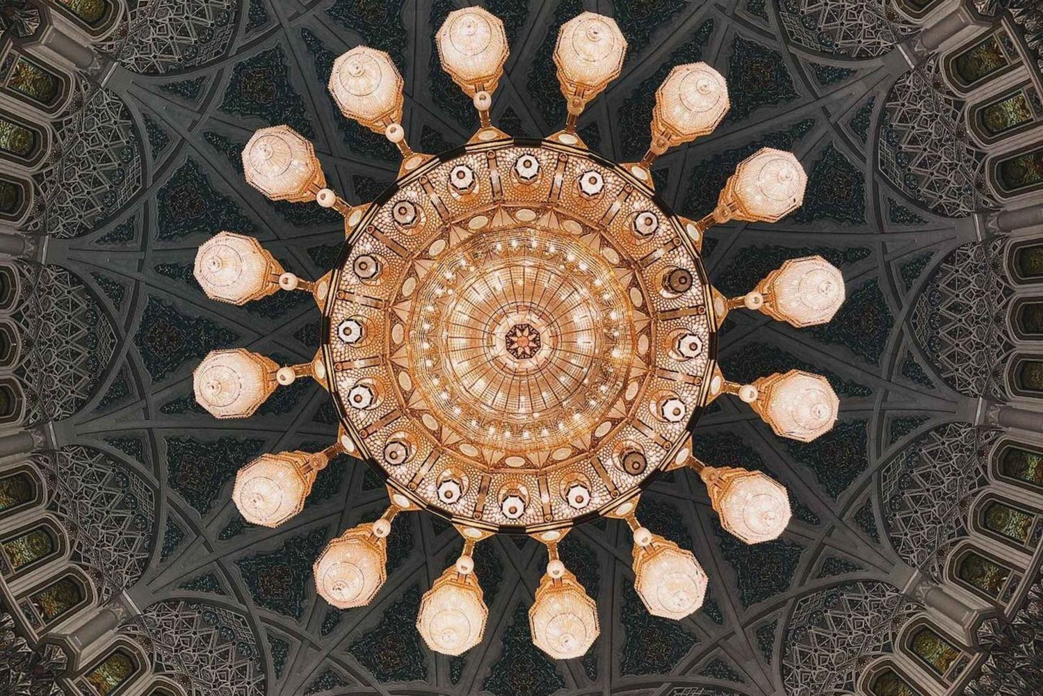 Visite de la ville de Mascate et vie avec un Omanais (voiture de luxe).