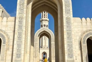 Visite de la ville de Mascate et vie avec un Omanais (voiture de luxe).
