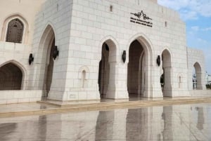 Visite de la ville de Mascate et vie avec un Omanais (voiture de luxe).