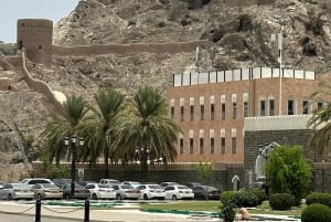 Visite de la ville de Mascate et vie avec un Omanais (voiture de luxe).