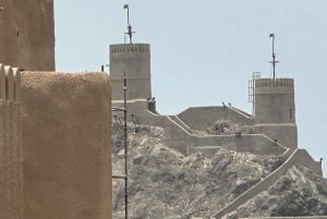 Visite de la ville de Mascate et vie avec un Omanais (voiture de luxe).