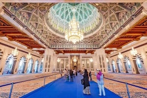 مسقط: جولة في مدينة المسجد الكبير والأسواق القديمة والمتحف والحصن