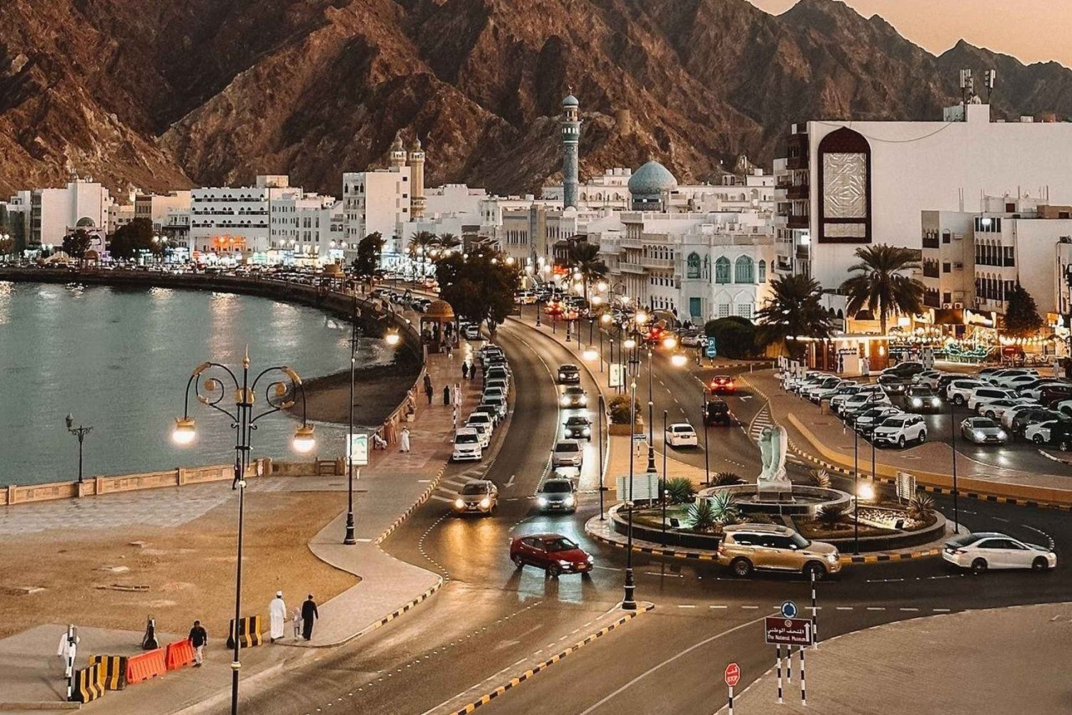 Wycieczka po mieście Muscat i życie z Omańczykiem (luksusowy samochód).