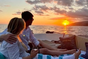 Muscat: Wycieczka łodzią wzdłuż wybrzeża i o zachodzie słońca