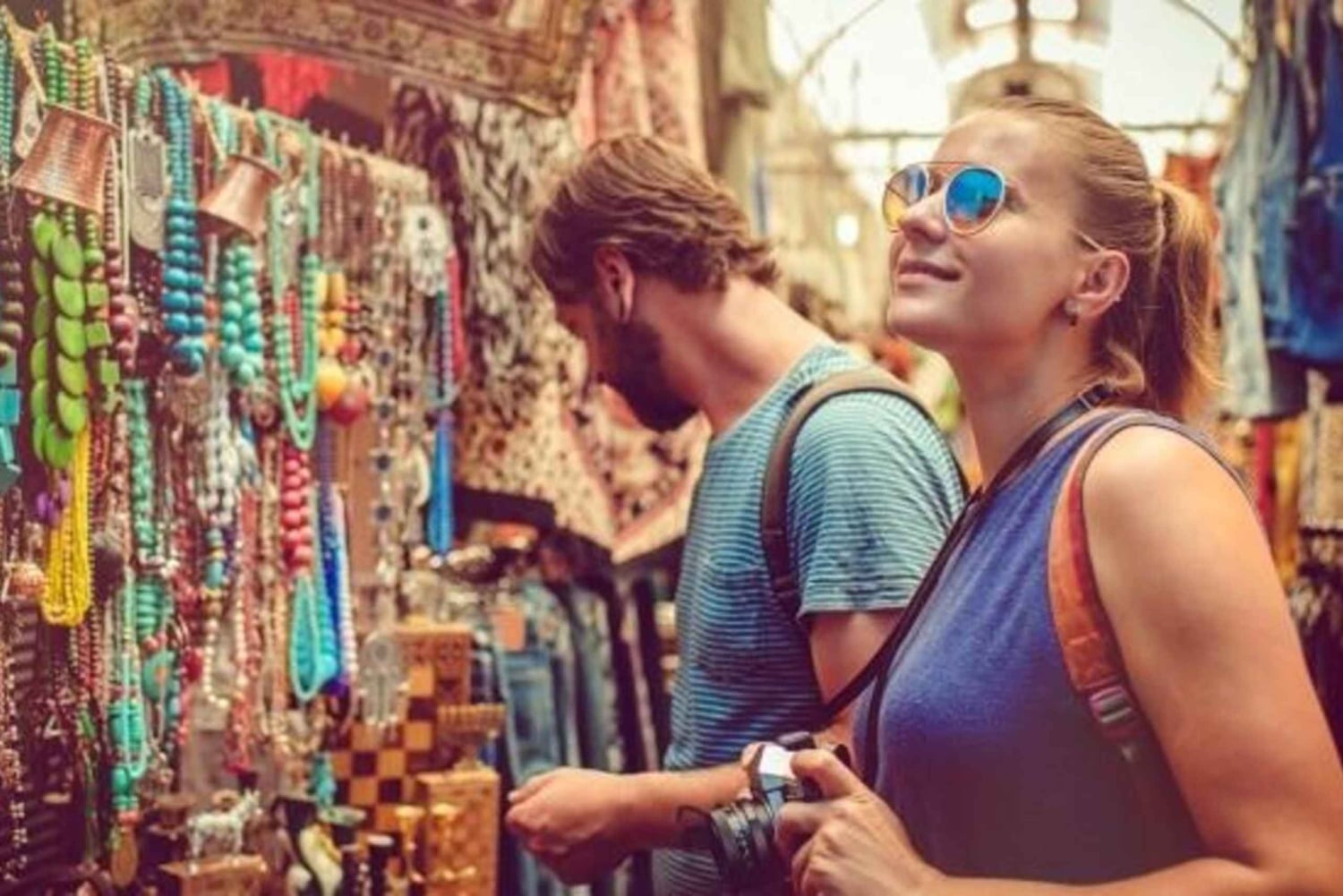 Muscat: tour di un giorno con pranzo omanita, servizio di prelievo in hotel e biglietto aereo