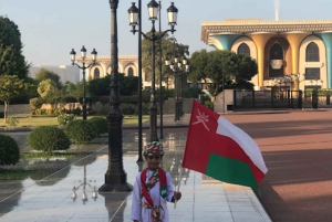 Muscat: tour di un giorno con pranzo omanita, servizio di prelievo in hotel e biglietto aereo