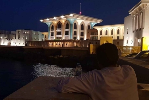 Muscat: tour di un giorno con pranzo omanita, servizio di prelievo in hotel e biglietto aereo