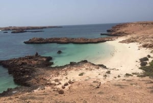 Muscat: Daymaniyat Islands Private Boat Tour with Snorkeling