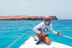 Muscat: Daymaniyat Islands Snorkeling Trip with QTours