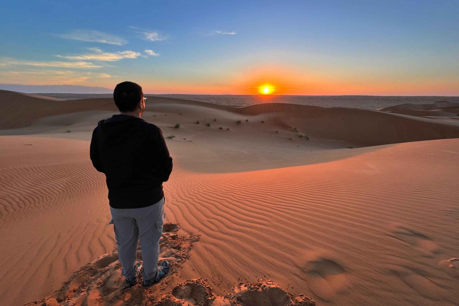 مسقط: سفاري الصحراء في رمال وهيبة - القيادة على الرمال وقت غروب الشمس
