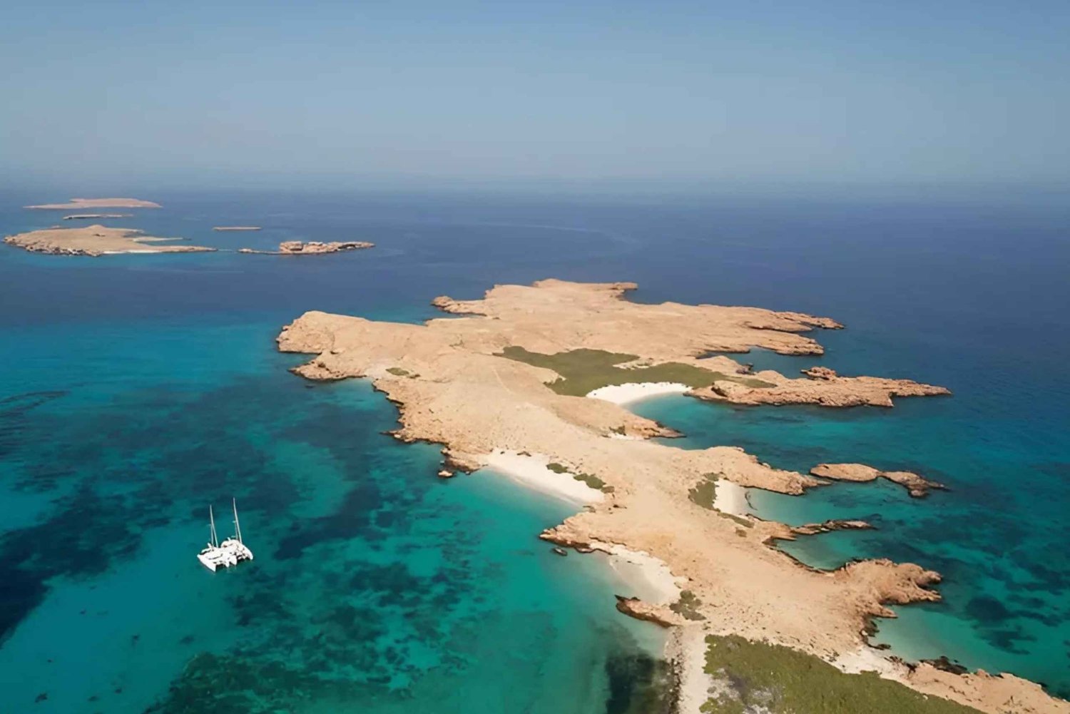 Muscat: Snorkeltur ved Dimaniyat-øerne med afhentning på hotellet