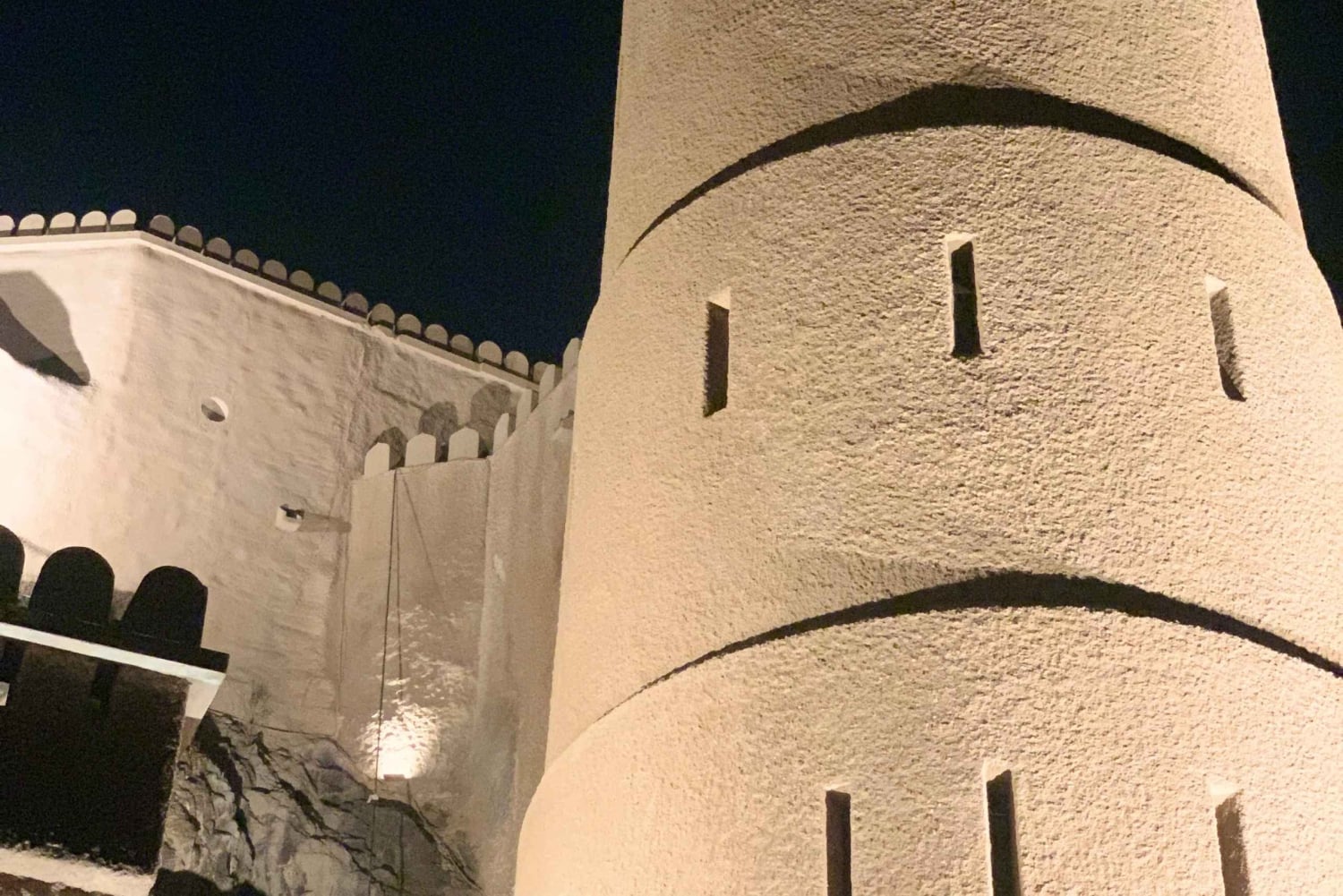 مسقط: جولة مسائية جماعية في المدينة مع عشاء مجاني