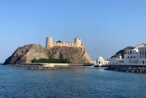 مسقط: جولة مسائية جماعية في المدينة مع عشاء مجاني