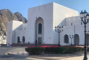 مسقط: جولة مسائية جماعية في المدينة مع عشاء مجاني