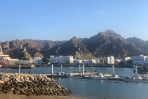 مسقط: جولة مسائية جماعية في المدينة مع عشاء مجاني