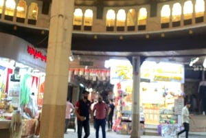 مسقط: جولة مسائية جماعية في المدينة مع عشاء مجاني