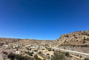 Muscat : Tutustu Nizwan linnoitukseen ja Souq Jebel Akhdariin.