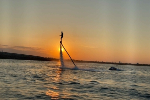 مسقط: مغامرة ركوب الأمواج الشراعية في مرسى الموج